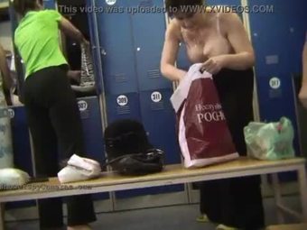 Changing room spy cam shoots women that came to the gym